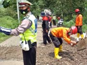Jalan Menuju OW Guci Tegal Ambles