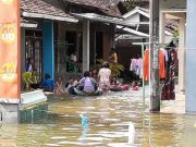 Akses Jalan Terputus Banjir, Warga Kesulitan Logistik