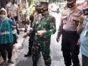Polsek Semarang Barat Gelar Operasi PPKM 3 Pilar Bagi-bagi Masker