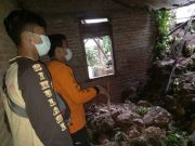 Tanah Longsor di Desa Sumberjatipohon, Timpa Rumah Milik Isman