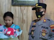 Kapolsek Kedungjati Berikan Bantuan untuk Keluarga Bayi Hidrocepalus
