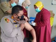 Kapolres Magelang Mengikuti Vaksinasi Covid-19 Dosis Kedua di Puskesmas Mungkid