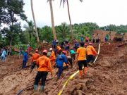 Hari ke 4, Tim SAR Gabungan Lanjutkan Pencarian Korban Tanah Longsor