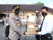 Dua Personel Blora Menerima Penghargaan dari Kapolres