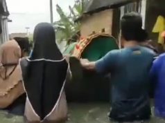 Meninggal di Tengah Banjir, Jenazah Saudah Dinaikkan Perahu