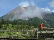 Gunung Merapi Meluncurkan Guguran Lava Pijar Sejauh 1.000 Meter