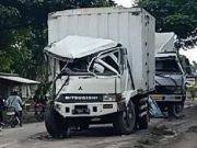 Truk Tronton vs Truk Boks Bertabrakan di Desa Tanjungrejo