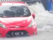 Lagi, Semarang Dikepung Banjir Kasatlantas Polrestabes Semarang : Simpang Lima Hingga 50 Cm