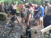 Antisipasi Banjir, Muspika Warungasem Batang Bersama Warga Bersihkan Irigasi