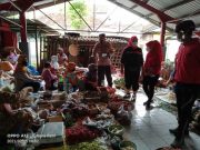 Kapolres Grobogan Beri Masker Para Pedagang