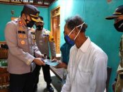 Kapolres Batang Bantu Paket Sembako ke Korban Longsor