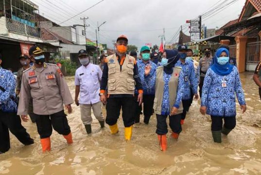 Cegah Banjir di Ketanggungan Brebes, Tanggul Darurat Digarap