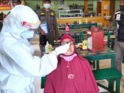 Buka saat ‘Jateng di Rumah Saja’, Pembeli dan Pemilik Warung Di-Swab