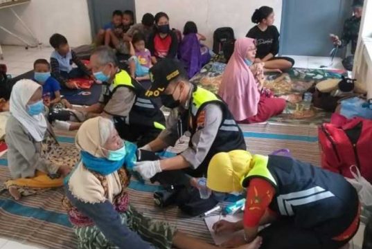 Urkes Polres Pekalongan Laksanakan Bakti Kesehatan pada Korban Banjir