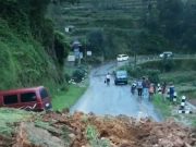 Jalur Wisata Dieng Longsor, Arus Lalu Lintas Macet Total