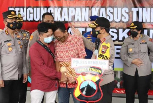 Kapolda Jateng Santuni Keluarga Korban Pembunuhan Sekeluarga di Rembang