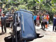 Di Wonosobo, Mobil Nyungsep di Tengah Jalan, Begini Ceritanya