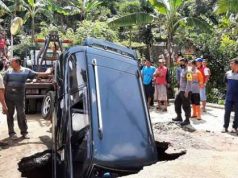 Di Wonosobo, Mobil Nyungsep di Tengah Jalan, Begini Ceritanya