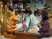 Ganjar Targetkan Sehari 1.000 Orang Divaksin pada Tahap II, Ojo Mikir Macem-macem Wis Sing Santai Wae…
