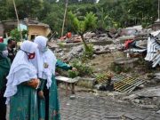 Jaga Gawang Aswaja Serahkan Bantuan untuk Korban Longsor di Perumahan Trangkil Indah