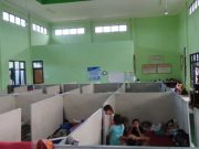 Tempat Pengungsian di Aula Kecamatan Pekalongan Barat Disekat, Guna Cegah Klaster Baru