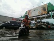 Banjir Lagi Banjir Lagi, Pemkot Semarang Sukanya Meninggikan Jalan, Melupakan Drainase