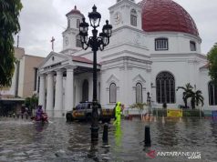 Banjir Genangi Kawasan Kota Lama Semarang
