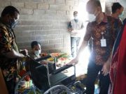 Bupati Jepara Bantu Warga yang Kakinya Diamputasi dan Penderita Hidrosefalus