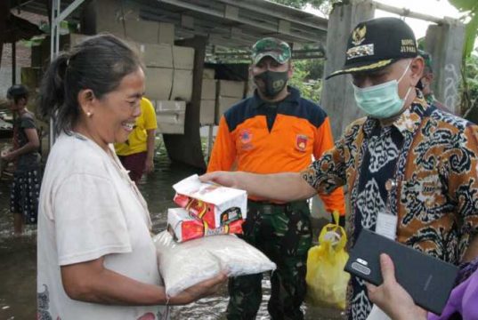Bupati Jepara Tinjau Banjir Dorang, Ini Bantuan yang Dibawa