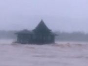 Warga Heboh, Masjid Apung di Pacitan Hanyut ke Tengah Laut