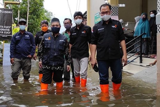 Ketua Muhammadiyah Jateng Tinjau Pengungsi di Pekalongan
