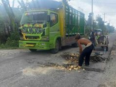 Sudarto Alias Totok Tetap Setia Menjadi Relawan Perawat Jalan Rusak