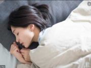 Jadikan Kulit Glowing dengan Cara Tidur yang Cukup