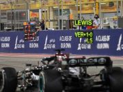 Hamilton Tahan Gempuran Verstappen untuk Juarai GP Bahrain