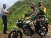 Wow, Mayjen TNI Hendrasto Membonceng Sepeda Motor Babinsa