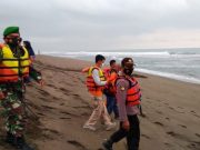 Lelaki Hilang Digulung Ombak Saat Mandi di Pantai Sawangan Puring