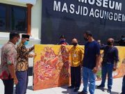 Kado Lukisan Raksasa Forum Demak Kreatif untuk Ulang Tahun Ke-518 Demak