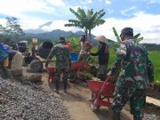 Terik Matahari Tak Menghalangi Warga untuk Kesuksesan Program TMMD