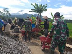 Terik Matahari Tak Menghalangi Warga untuk Kesuksesan Program TMMD