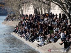 PM Prancis Berlakukan Penguncian Covid-19 Sebulan di Paris