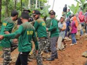 Banser dan Relawan Ikut Membangun Jalan Program TMMD di Wonogiri