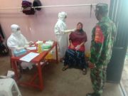 Babinsa Dampingi Tim Medis Puskesmas dalam Pelaksanaan ‘Rapid Test’ bagi Warga Windusari