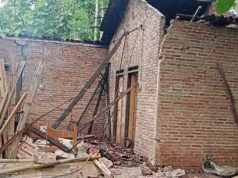 Ajaib, Tertimpa Atap Rumah yang Roboh Mbah Maryono Hanya Luka Ringan