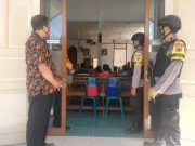 Ibadah di Gereja Blora, Dijaga Polisi Pastikan Tetap Menjaga Prokes