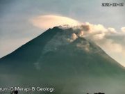 Gunung Merapi Luncurkan Awan Panas Guguran Pada Jumat Pagi