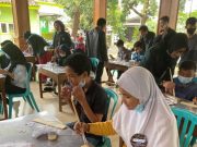 Manfaatkan Limbah Kayu yang Melimpah Mahasiswa KKN Unisnu Adakan Pelatihan Daur Ulang