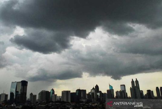 Waspada Hujan Petir di Jaksel dan Jaktim pada Rabu Siang hingga Sore