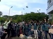 Pelepasan Burung Merpati sebagai Tanda Pelepasan KKN Tematik Unissula