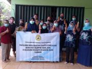 Tim Pengabdian Masayarakat Fakultas Ekonomi USM Menyampaikan Strategi Pengelolaan Usaha Jamu Gendong di Kampung Jamu Wonolopo