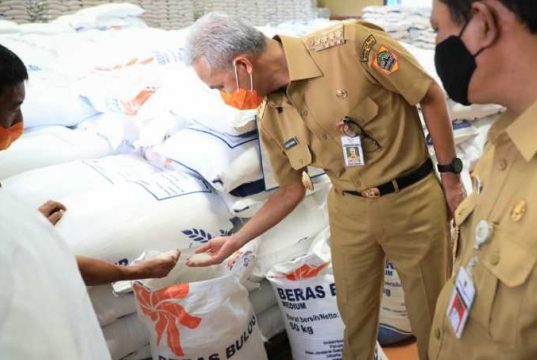 Kaget, Ganjar Cek Gudang Bulog Temukan Fakta Seperti Ini
